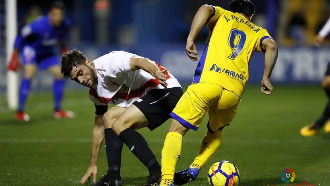Jonathan Pereira en su partido ante el Sevilla Atl&eacute;tico | Foto: LFP