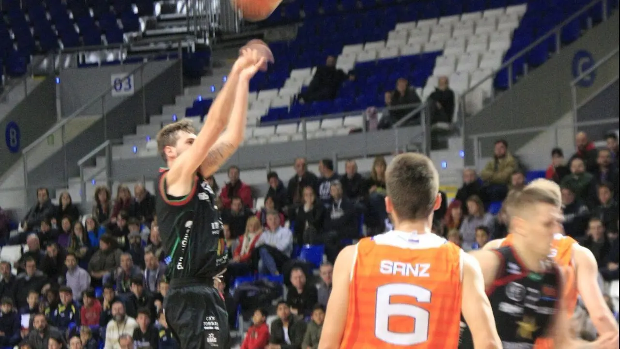 Leyma Coru&ntilde;a afianza su racha en el Sont Moix  | Foto: Basket Coru&ntilde;a