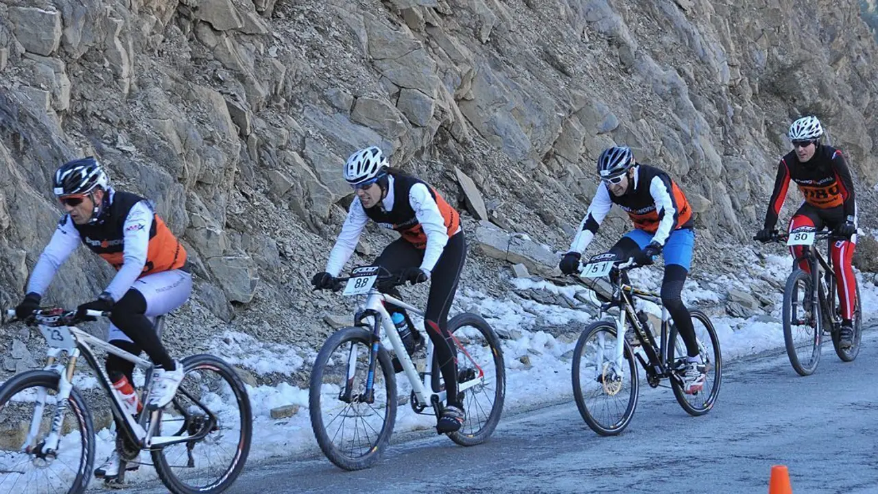 Participantes de la Triatl&oacute;n de Ans&oacute;. | Foto: Summum Pirineos