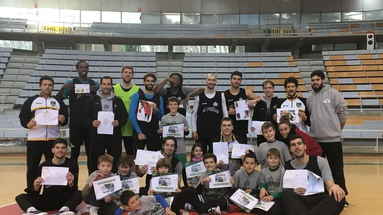 Foto de familia al finalizar el campus | Imagen: CB Pe&ntilde;as Huesca