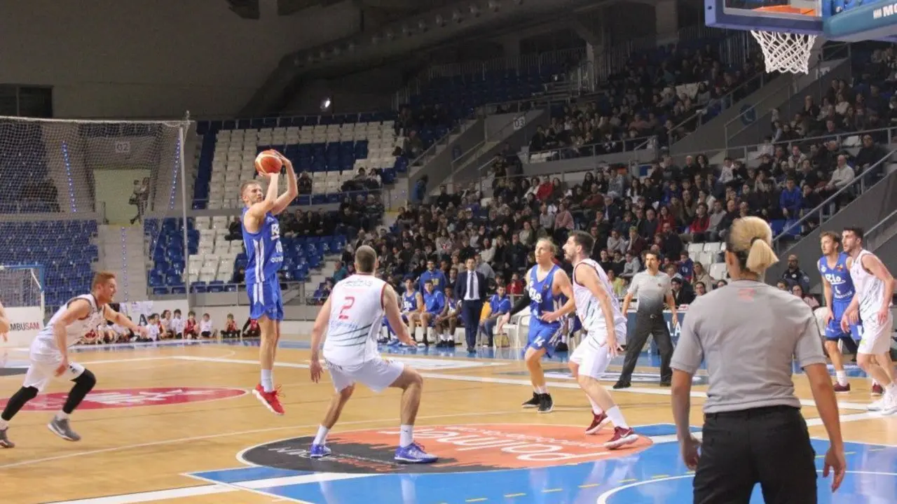 R&iacute;o Ourense rompe su mala racha en Palma | Foto Club Ourense Baloncesto