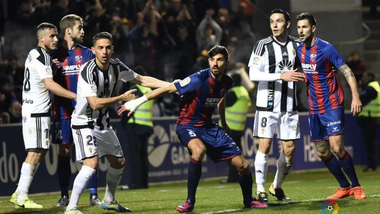 Huesca y Oviedo mostraron un gran nivel defensivo a lo largo del encuentro | Foto: LFP
