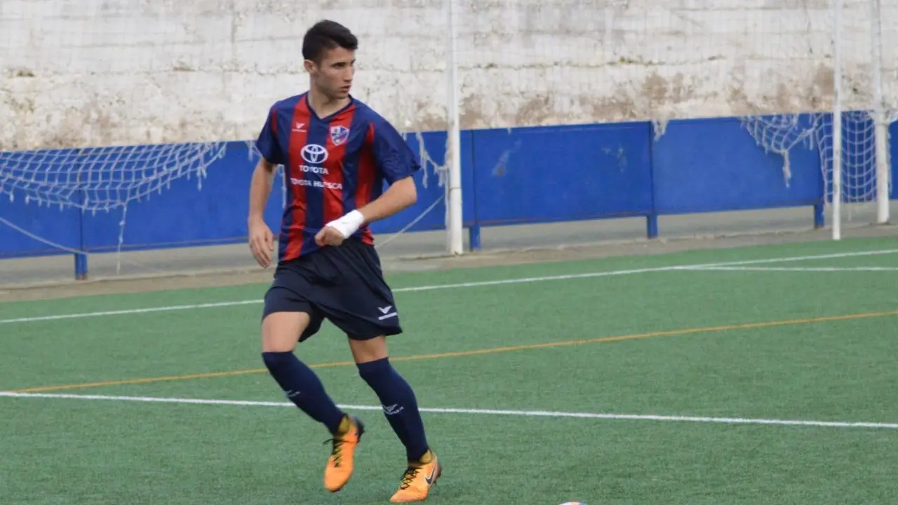 Almerge con la camiseta de la SD Huesca en categor&iacute;as inferiores | Foto: SD Huesca