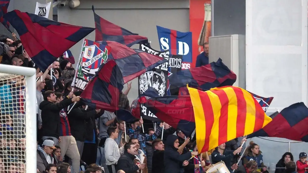 La afici&oacute;n azulgrana, con las pe&ntilde;as a la cabeza, brindar&aacute;n un recibimiento especial al equipo | Foto: C.Pascual