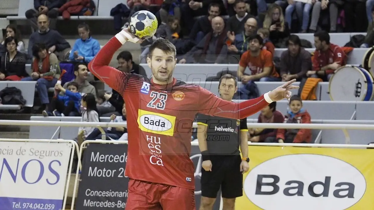 Ciric ha tenido sus primeros minutos de competici&oacute;n con un Bada que no ha pasado del empate contra Bidasoa. Foto: C.Pascual
