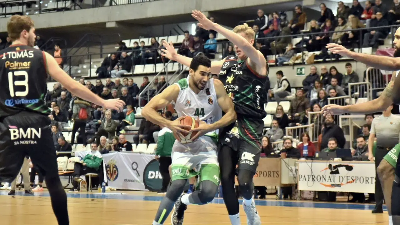 Tau Castello sigue haci&eacute;ndose fuerte en los puestos de play off tras ganar con rotundidad a Iberostar Palma | Foto FEB
