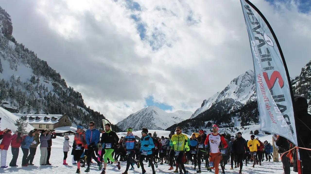 Participantes en la snowtrail organizada por Trail2Heaven en Llanos del Hospital. Foto: T2H