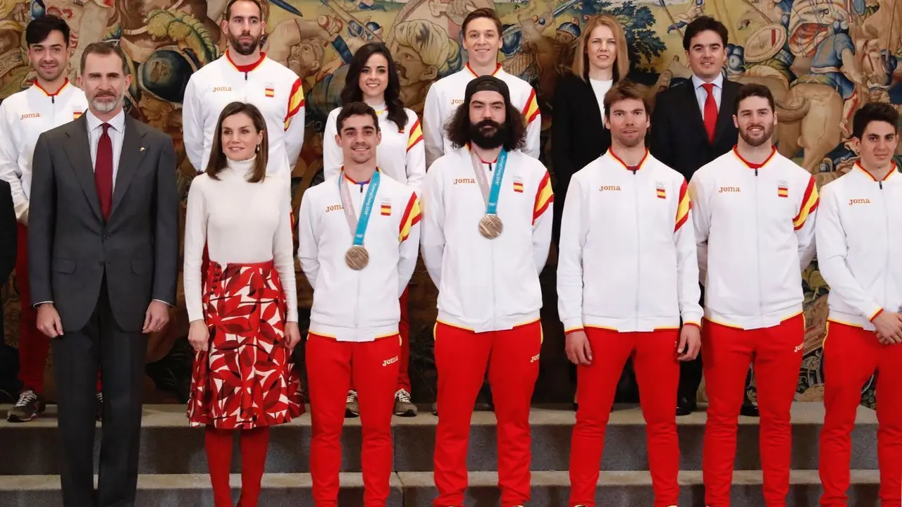 Mart&iacute; Vigo, el primero de la derecha, en la recepci&oacute;n de los Reyes de Espa&ntilde;a en Zarzuela.