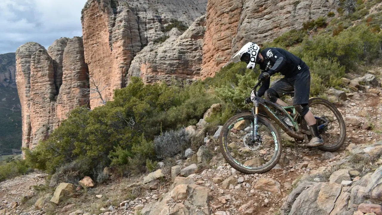 Participante durante La Hoya EnduroBike. | Foto:  La Hoya EnduroBike