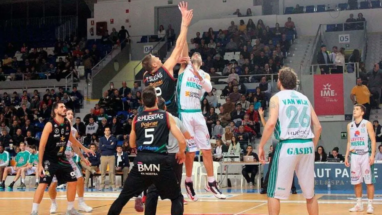 Duelo por todo lo alto entre oscenses y mallorquines para eludir el descenso | Foto: FEB