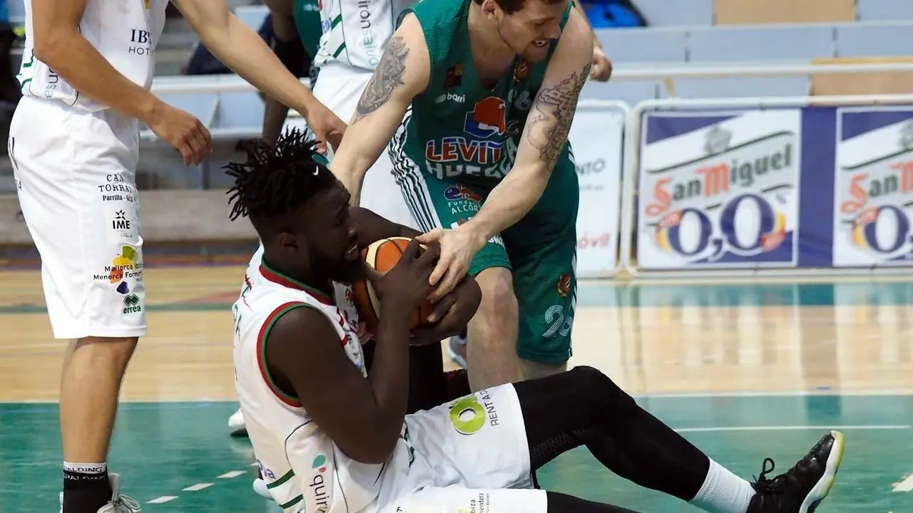 Las luchas esta vez est&aacute;n en los despachos de LEB Oro, a plena maquinaria | Foto: C. Pascual