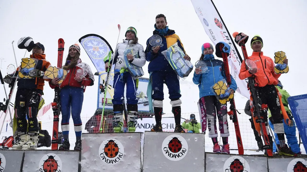 Podio del Campeonato de Arag&oacute;n de esqu&iacute; alpino U16 celebrado este fin de semana en Candanch&uacute;. Foto: Barrio 