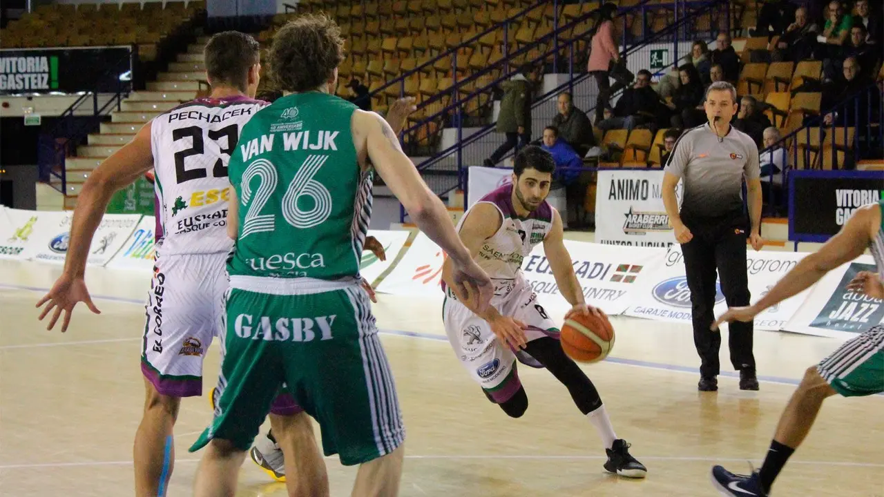 Imagen del partido de ida entre Araberri y Levitec Huesca | Foto: Araberri