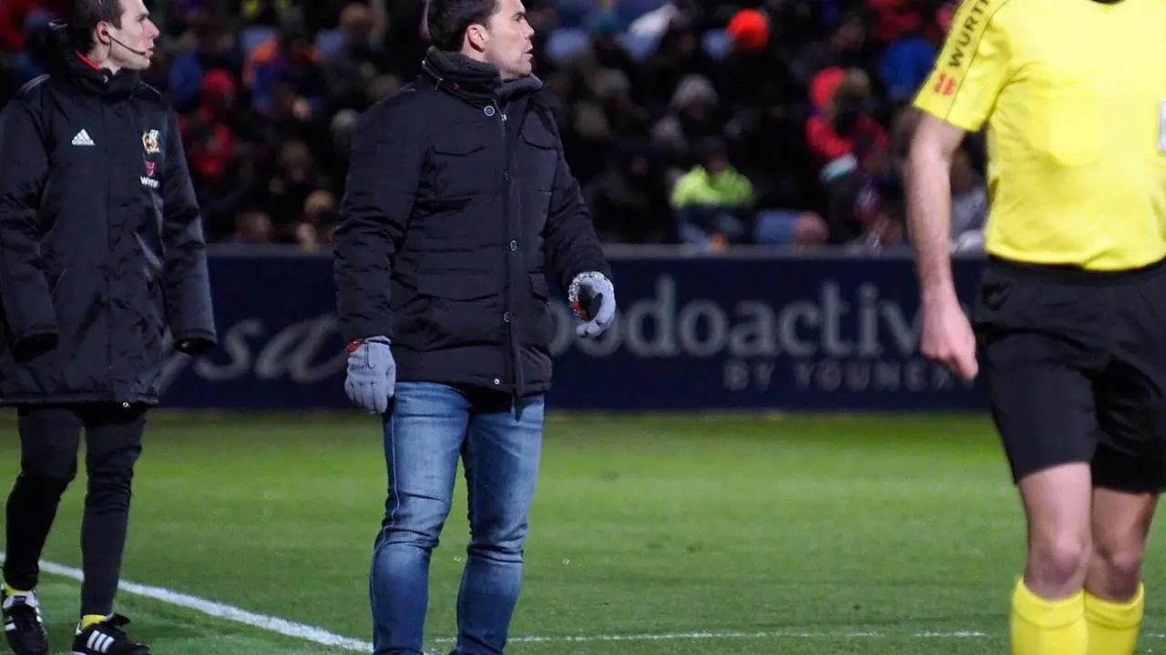 Rubi afronta unos d&iacute;as complicados al frente del Huesca | Foto: C.Pascual