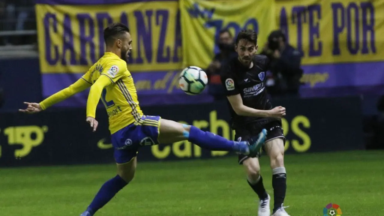Moi fue el cuarto centrocampista de un Huesca que quiso el control | Foto: LaLiga