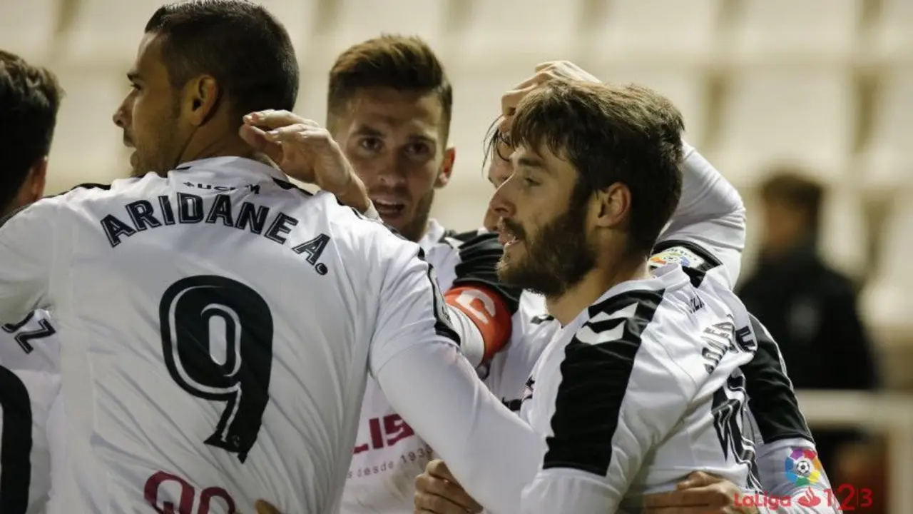 El conjunto blanquinegro se ha colocado a 6 puntos del 'playoff' | Foto: LaLiga 1|2|3