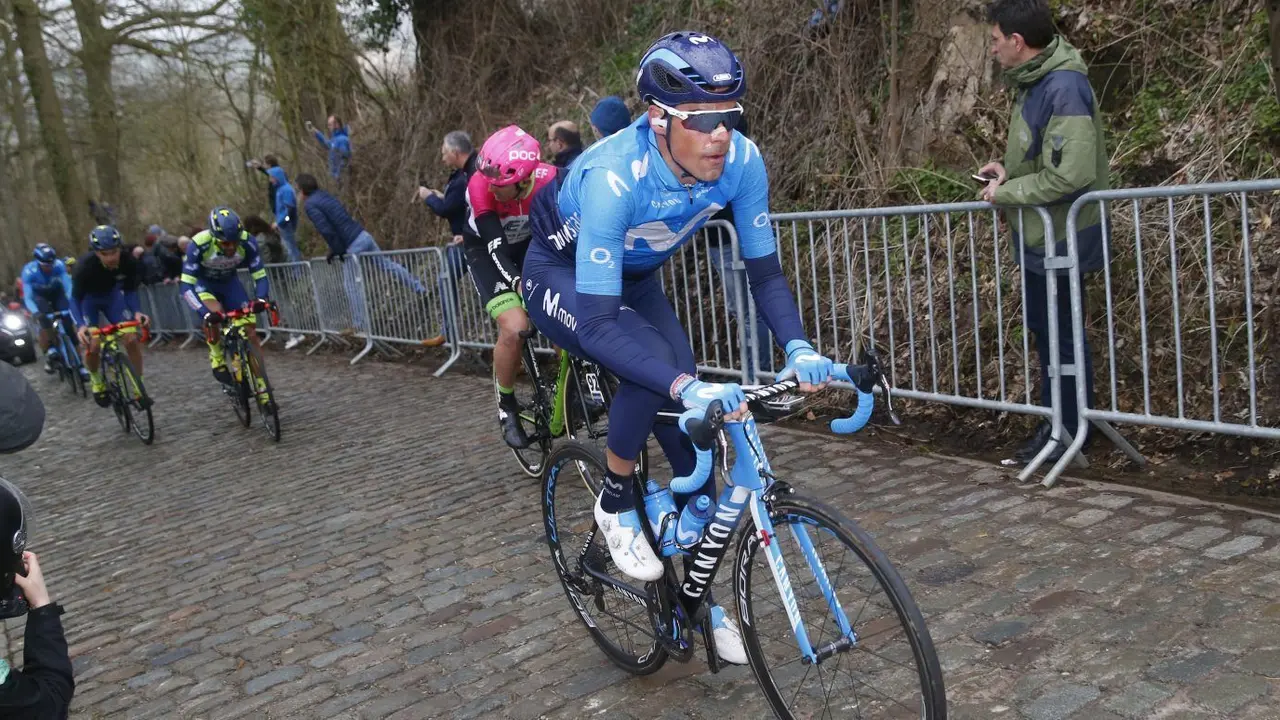 Jorge Arcas en un tramo de pav&eacute;s de la pasada E3 Harelbeke | Foto: Bettini Photo