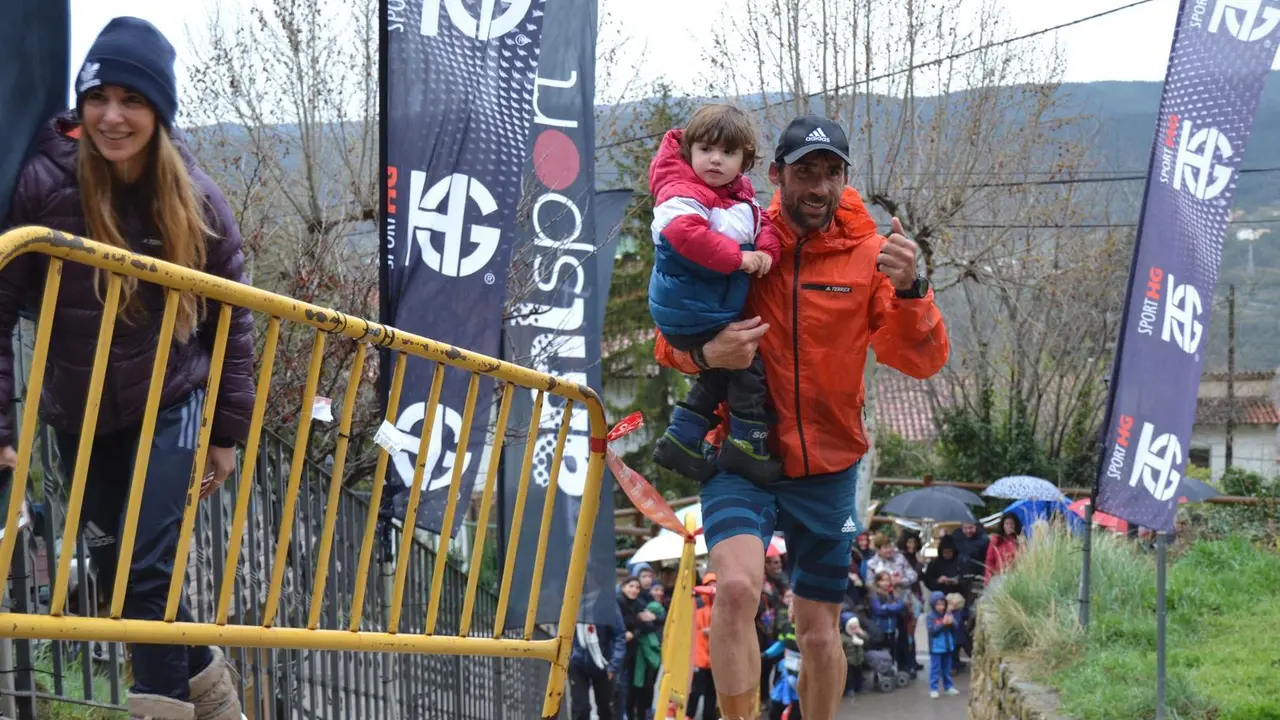 Foto familiar de Luis Alberto Hernando encarando los &uacute;ltimos metros del Trail Mallos de Riglos. Foto: Sporthuesca