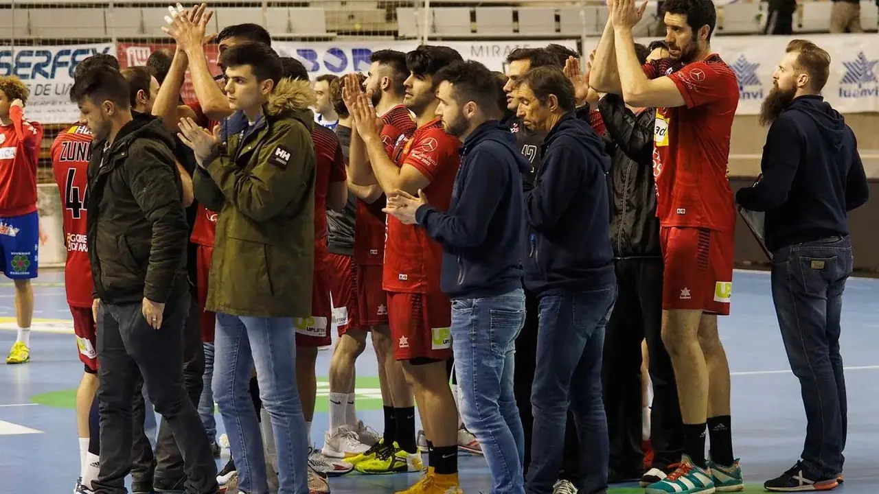 Los jugadores del Bada Huesca quieren despedir la temporada este s&aacute;bado en el Palacio con un triunfo ante Cangas. Foto: C. pascual