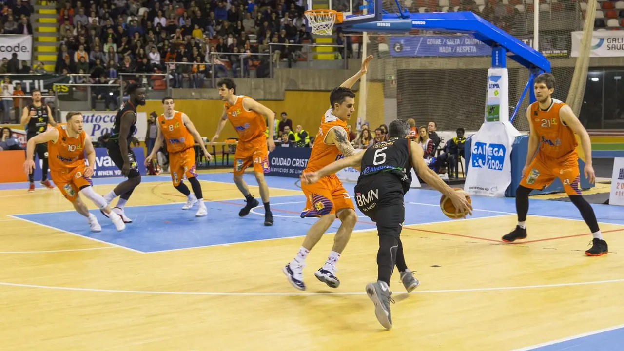 Coru&ntilde;a cae en su cancha ante uno de los rivales directos de CB Pe&ntilde;as Huesca | Foto FEB