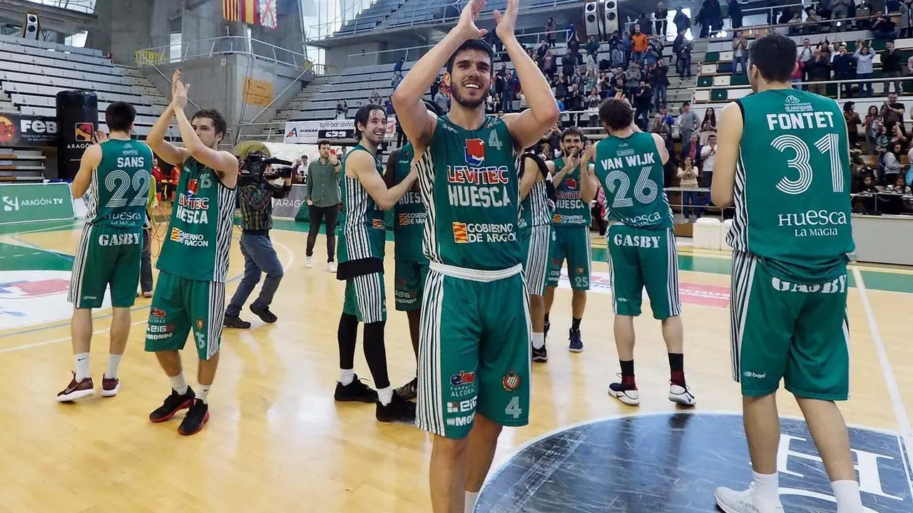 Los jugadores del Levitec quieren cerrar la temporada con una victoria como la conseguida contra Coru&ntilde;a. Foto: C. Pascual