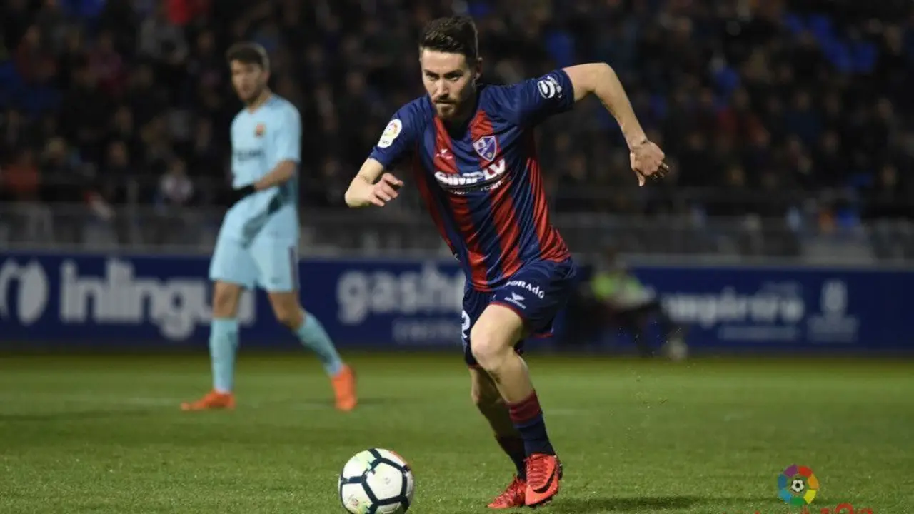 El alicantino jugar&aacute; cedido una temporada m&aacute;s en el conjunto oscense | Foto: LaLiga