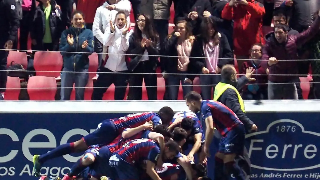El Huesca y su afici&oacute;n deber&aacute;n ser una pi&ntilde;a en busca del ascenso directo | Foto: LFP