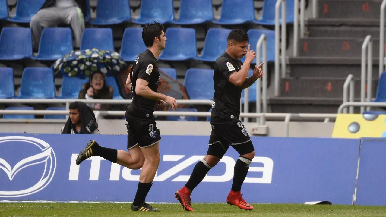 'Cucho' celebra su diana de penalti en el Heliodoro | Foto: Deporpress