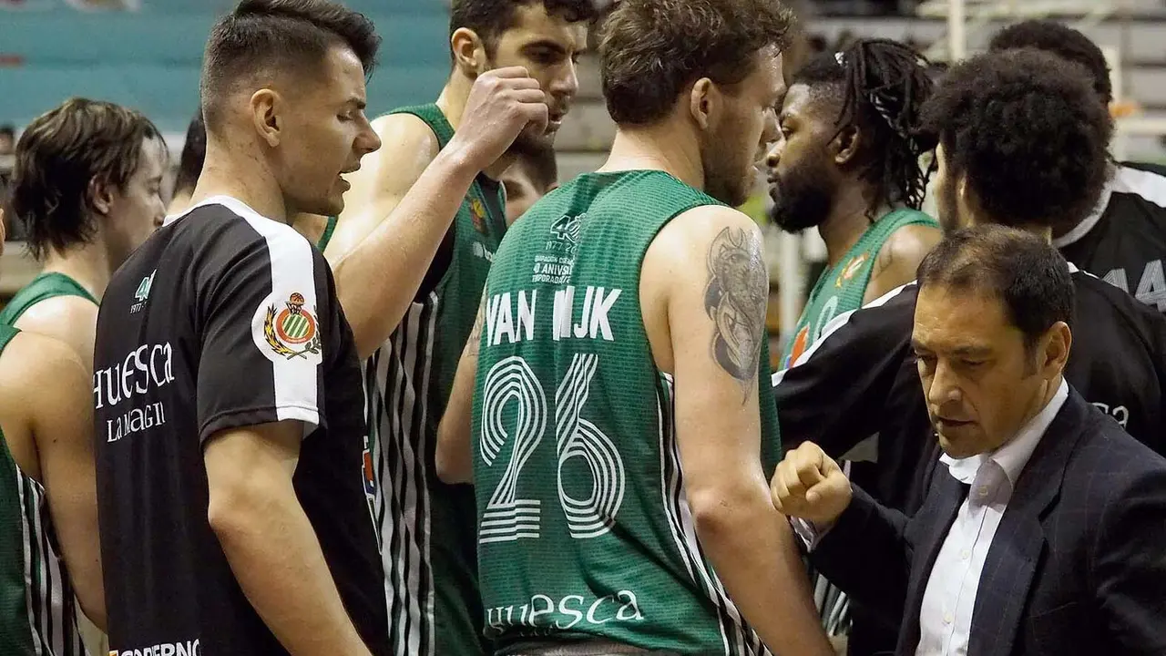Ni Van Wijk (primero en la imagen), ni ning&uacute;n otro pe&ntilde;ista, entr&oacute; entre los mejores para la FEB de LEB Oro | Foto: C. Pascual