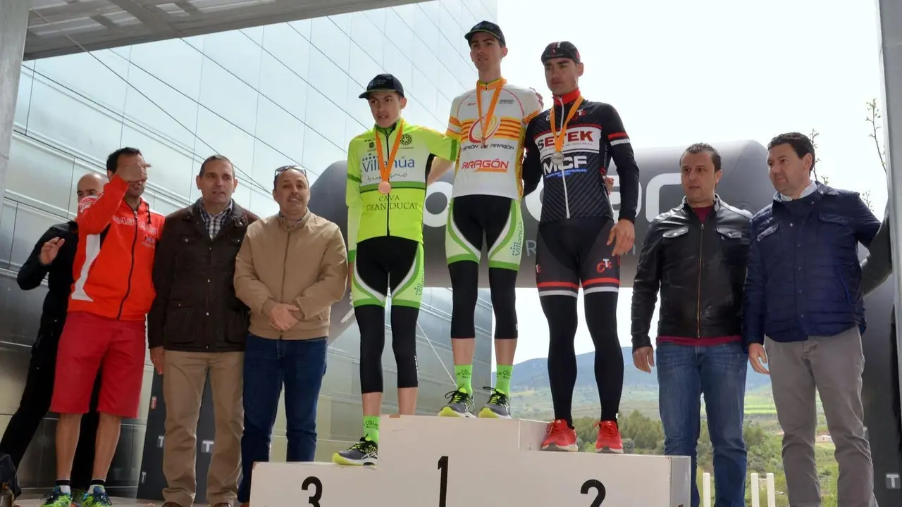 Pablo Ara (1&ordm;) y Pablo Castrillo (3&ordm;) en el podio del Campeonato de Arag&oacute;n 
