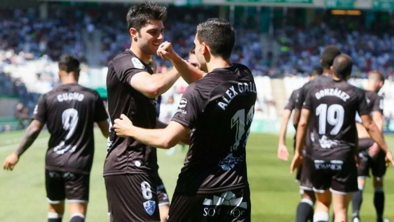 &Aacute;lex Gallar y Gonzalo Melero, dos de los goleadores oscenses en la tarde de hoy, celebran un tanto | Foto: LFP