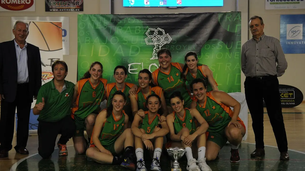 Las jugadoras del Proa, felices tras el partido. Foto: A. L.