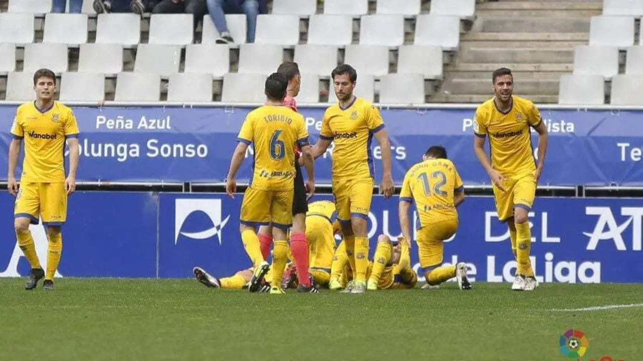 El Alcorc&oacute;n celebra su &uacute;ltima victoria, lograda en el minuto 93 | Foto: LaLiga