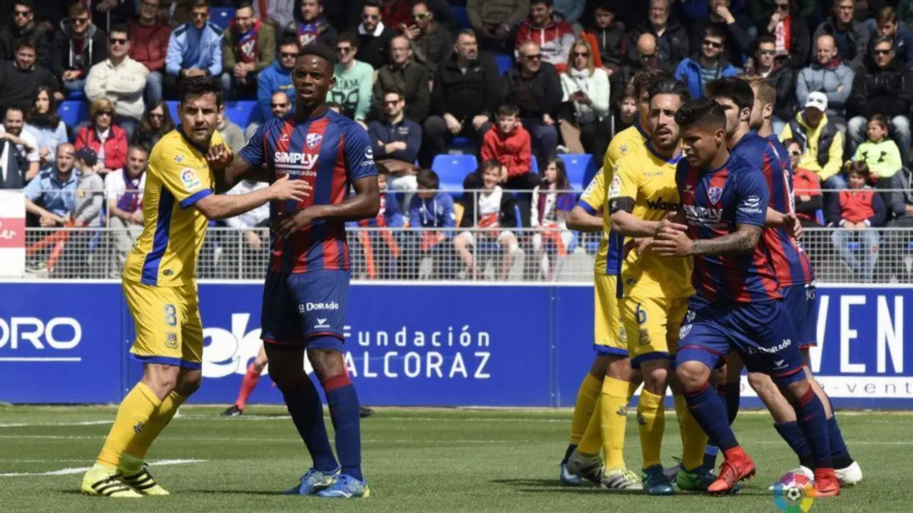 Jair Amador cuaj&oacute; un partido muy completo en la retaguardia oscense. |Foto: LaLiga