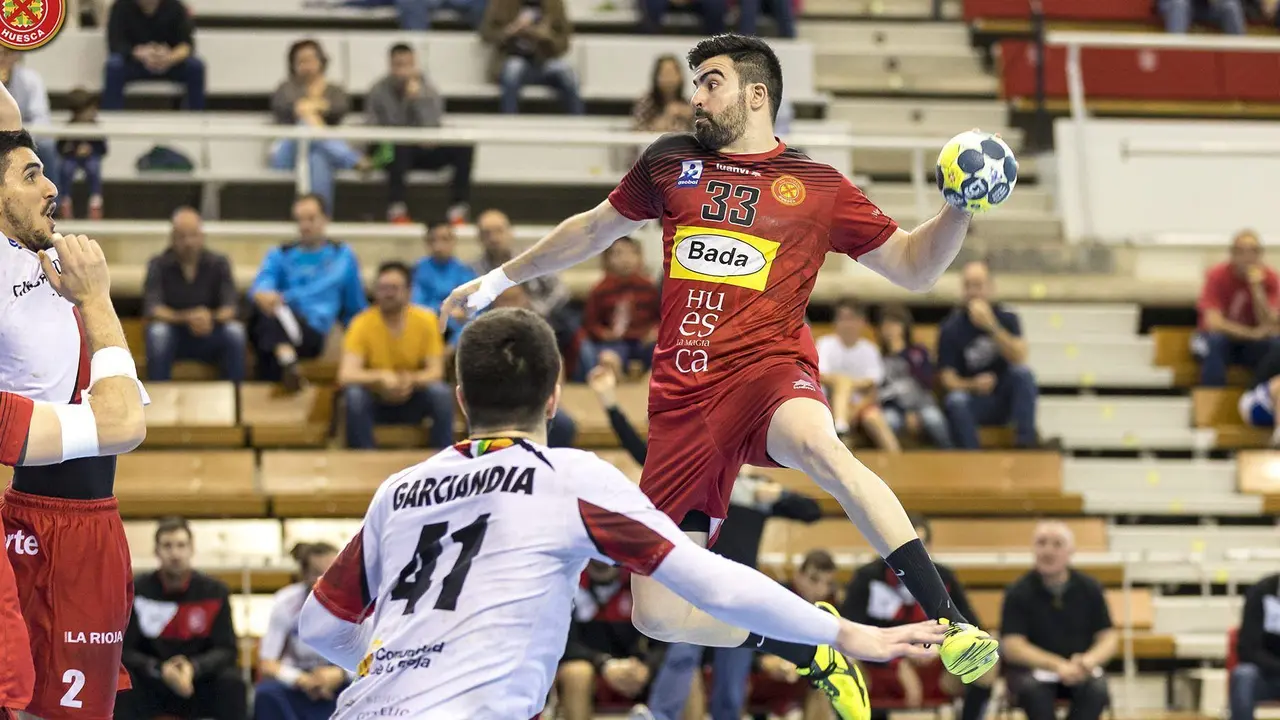&Aacute;lex Marcelo con el '33' del Bada Huesca en el pecho | Foto: BM Huesca