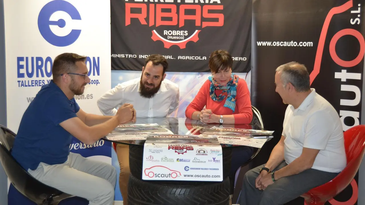 En el centro de la imagen Themis L&oacute;pez y Olga Brosed durante la rueda de prensa donde se dieron a concoer los pormenores del rally que se celebra este s&aacute;bado. Foto: Sporthuesca
