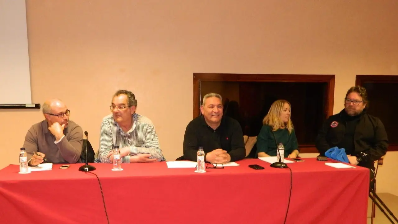 Momento en el que Eric Bastide anunciaba su dimisi&oacute;n como Presidente del Club Hielo Jaca. Foto: Facebook CH Jaca