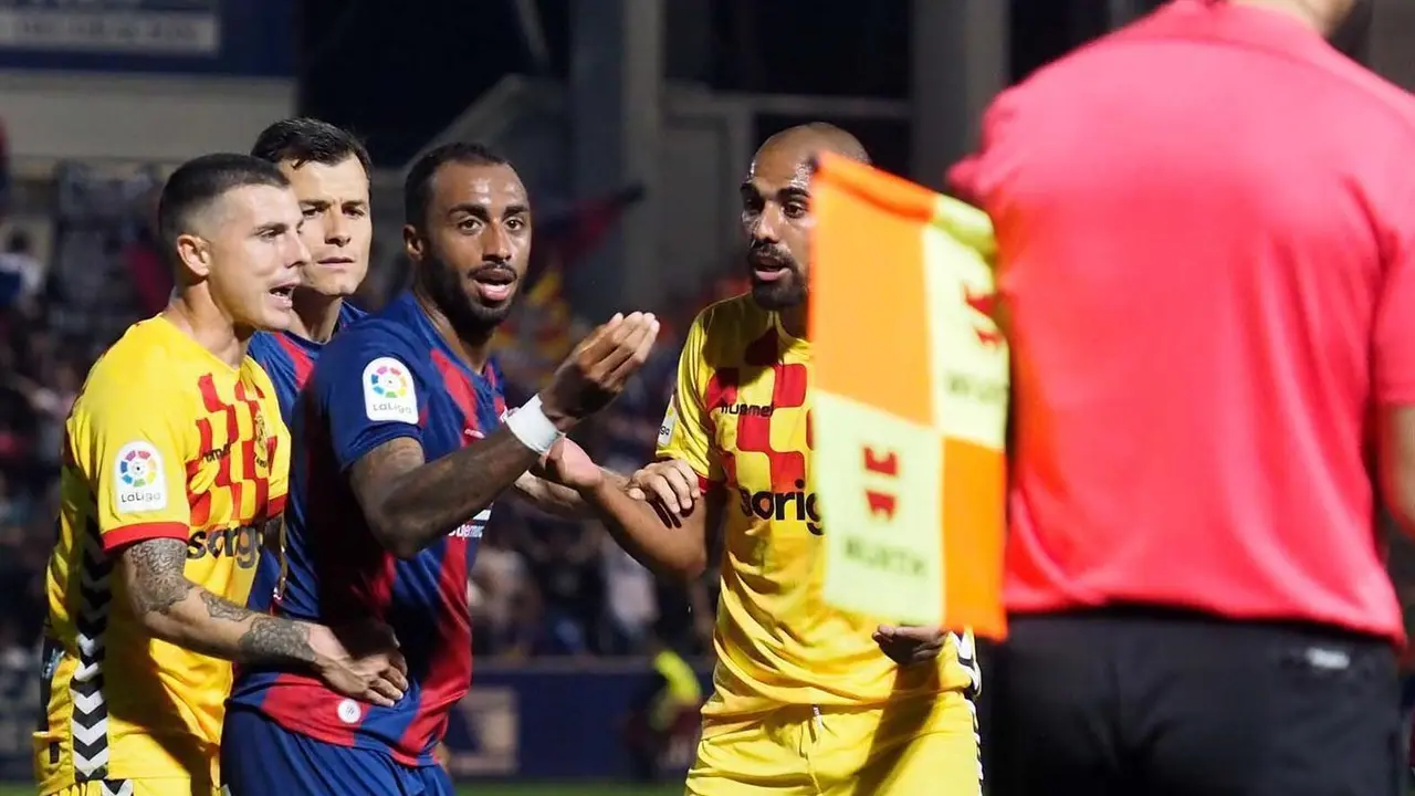 El lateral se perder&aacute; lo que resta de Liga y el inicio de la siguiente | Foto: C.Pascual