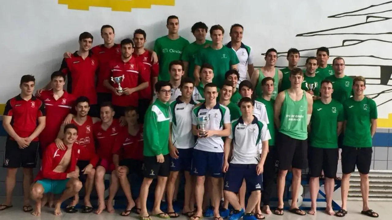 Los tres equipos que se subieron al podio. | Foto: Zoiti 89