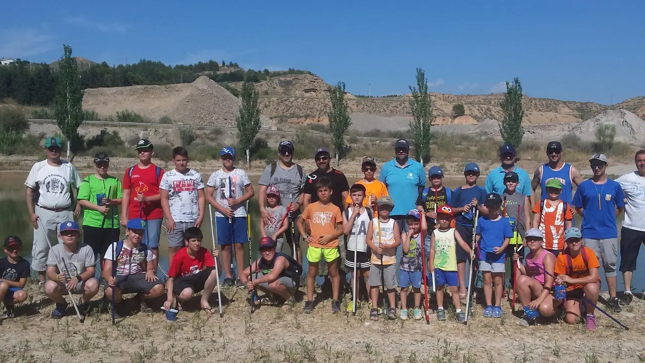 Participantes en el cursillo de pesca organizado este fin de semana en Fraga. Foto: Ayuntamiento de Fraga