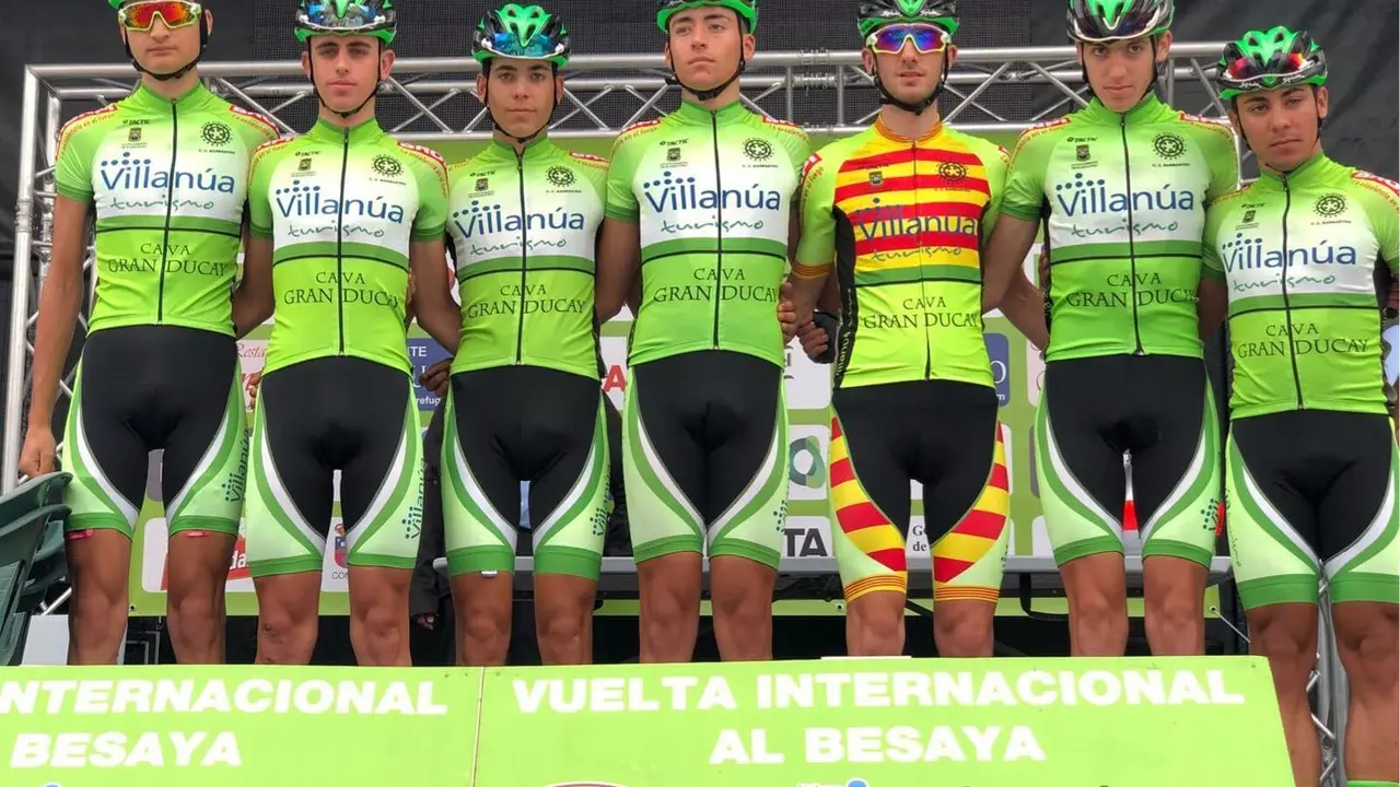 Participantes del Turismo Villan&uacute;a-Cava Gran Ducay en la Vuelta al Besaya. Foto: Turismo de Villan&uacute;a