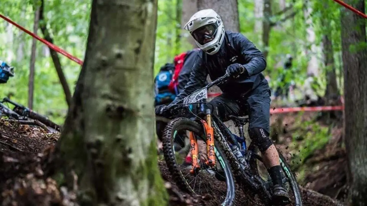 Gabi Torralba, durante un descenso del EWS Eslovenia. Foto Kike Abelleira