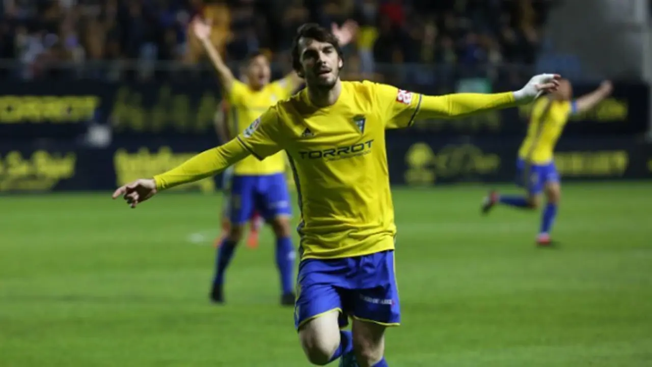 Eugeni celebra un gol con la camiseta del C&aacute;diz la pasada campa&ntilde;a | Foto: La Voz de C&aacute;diz