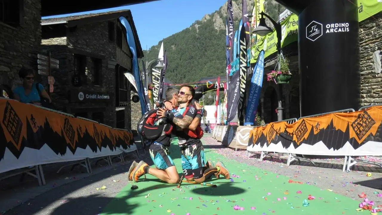 Plas&iacute;n y Torrijo se funden en un abrazo tras acabar Euf&ograve;ria. Foto: Ram&oacute;n Ferrer 'Monras&iacute;n'