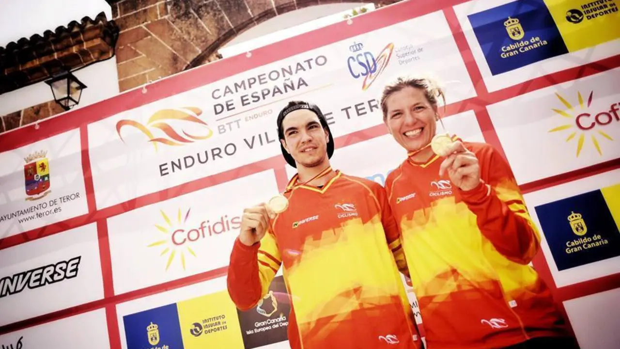 Torralba, en la imagen, satisfecho con una de las medallas conseguidas en teror. Foto: FB de Gabi Torralba