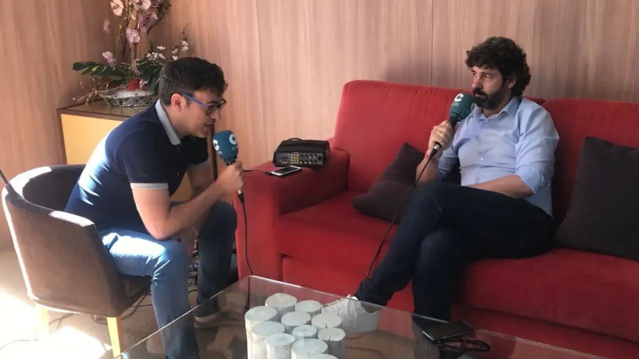 Emilio Vega, entrevistado por Pablo Barrantes | Foto: SPORTHUESCA