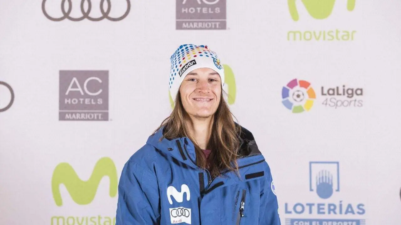 Javi LLiso, en la presentaci&oacute;n oficial del equipo Rfedi de la pasada temporada que se celebr&oacute; en Benasque. Foto: Rfedi