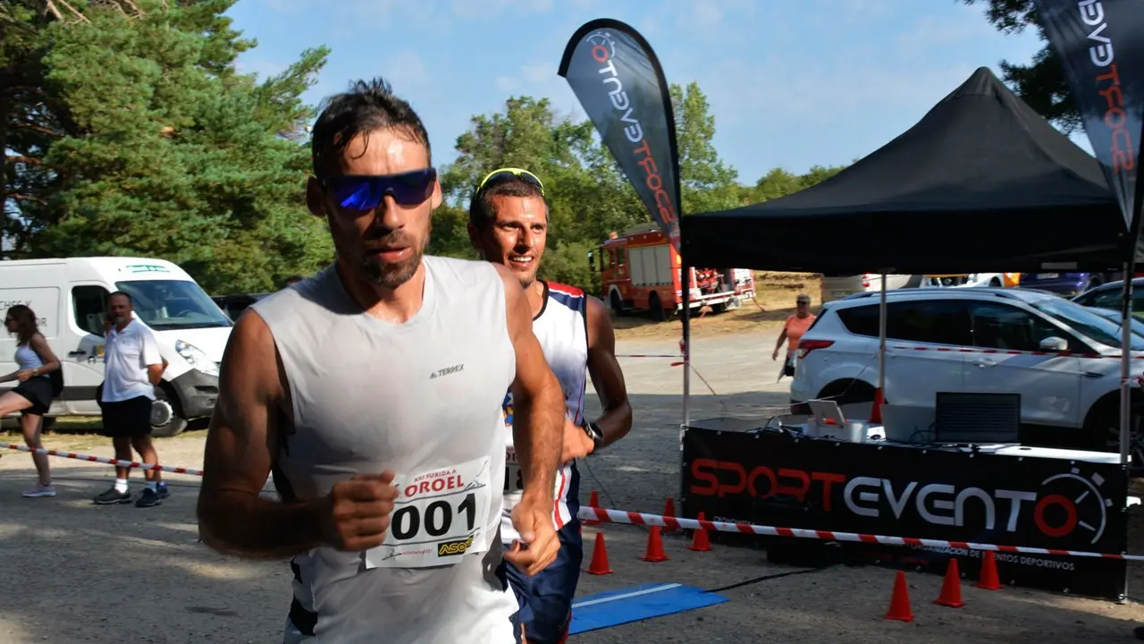 Luis Alberto Hernando, en la imagen, en una carrera a la cima del monte Oroel. Foto: Sporthuesca