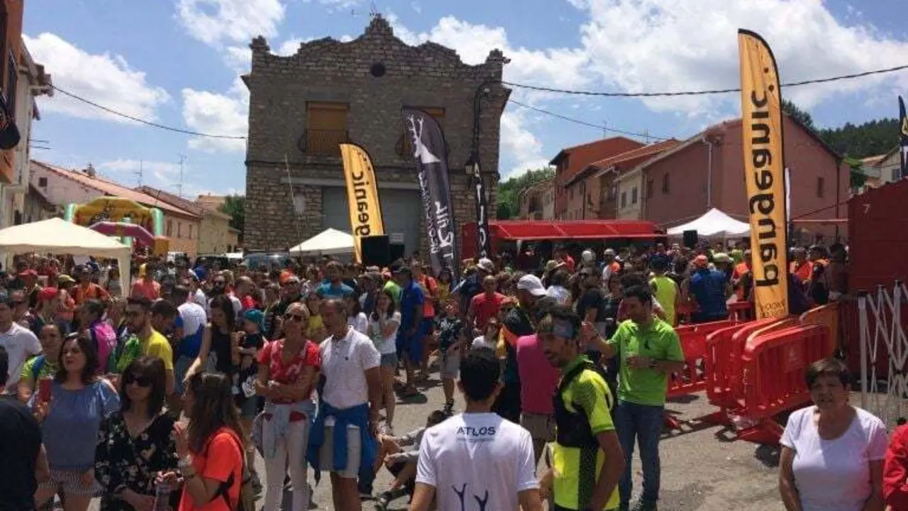 Ambiente en la entrega de premios de la tercera edici&oacute;n del trail de Bronchales. Foto: Atlos