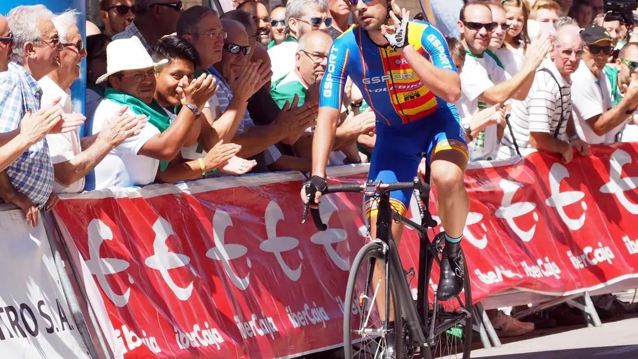 Sebasti&aacute;n Mora se hizo con la edici&oacute;n de 2018 del GP San Lorenzo de ciclismo. Foto: C. Pascual